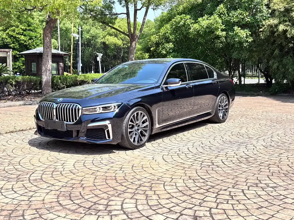 BMW 7 Series — фото 1