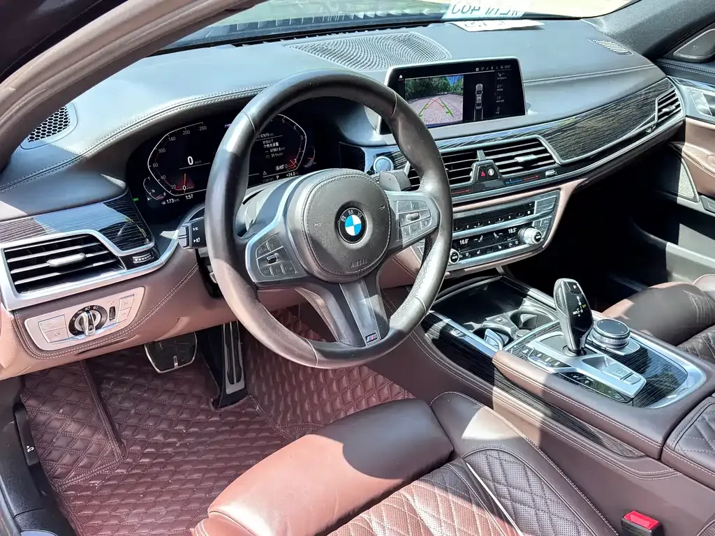 BMW 7 Series — фото 10