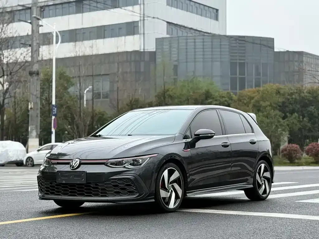 Volkswagen Golf GTI — фото 1