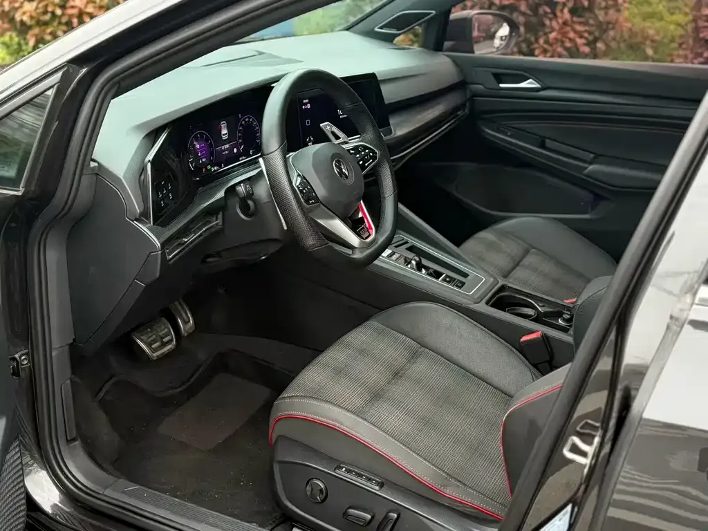 Volkswagen Golf GTI — фото 9