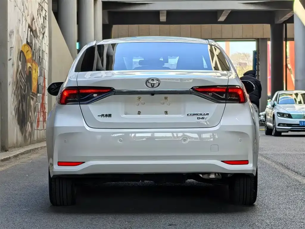 Toyota Corolla — фото 4