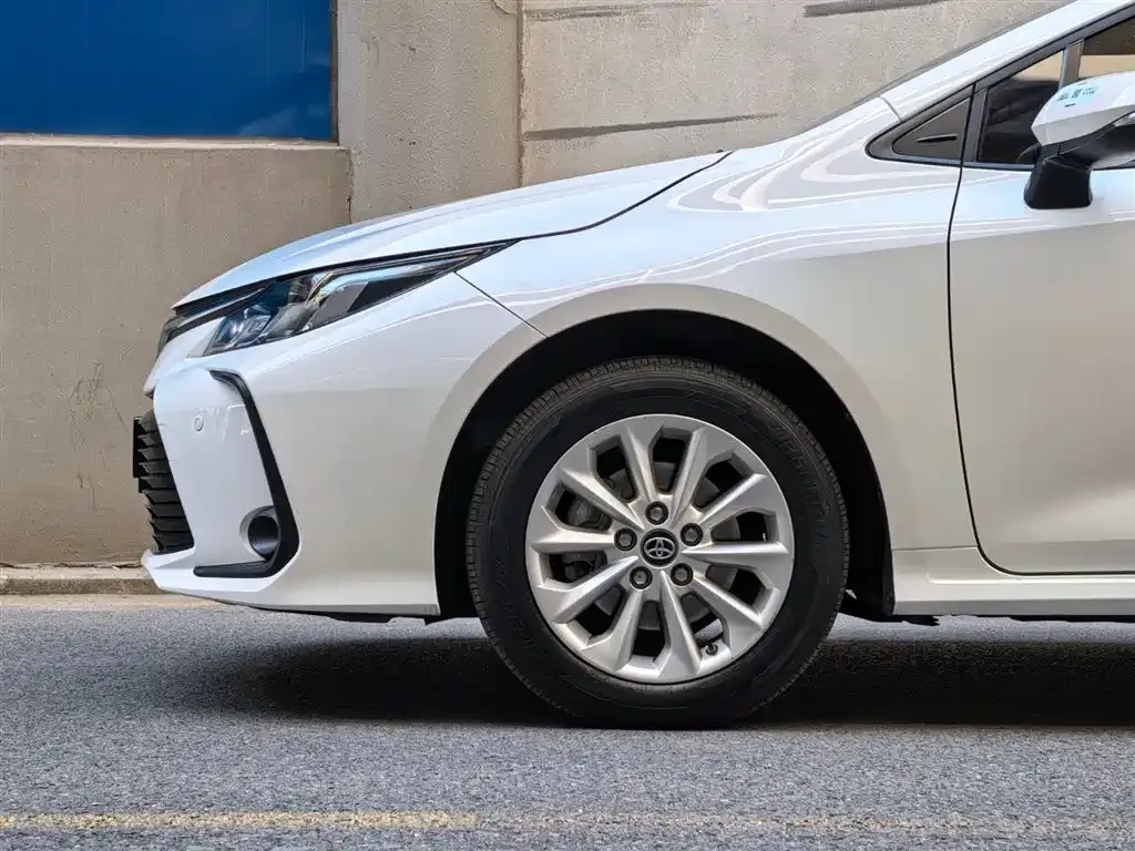 Toyota Corolla — фото 6