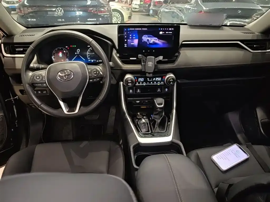 Toyota RAV4 — фото 10