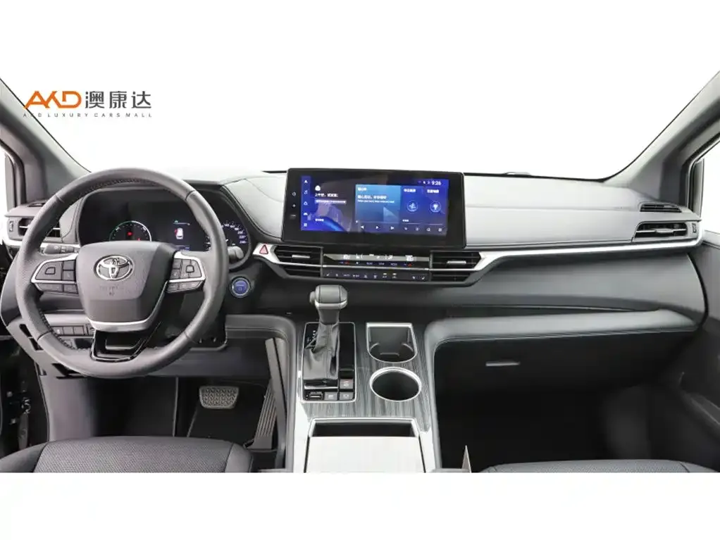 Toyota Sienna — фото 10