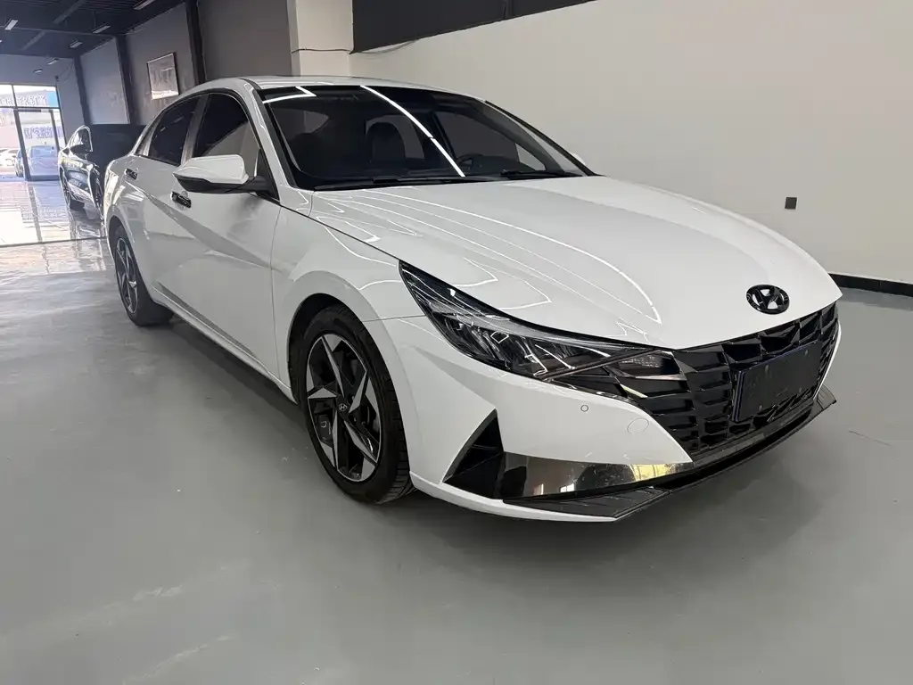 Hyundai Elantra — фото 2