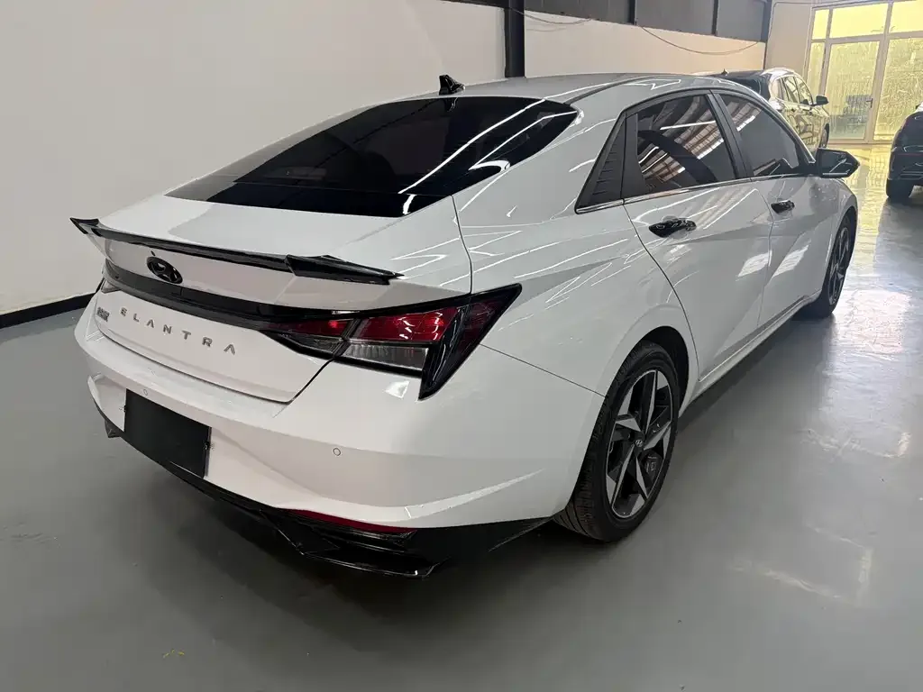 Hyundai Elantra — фото 3