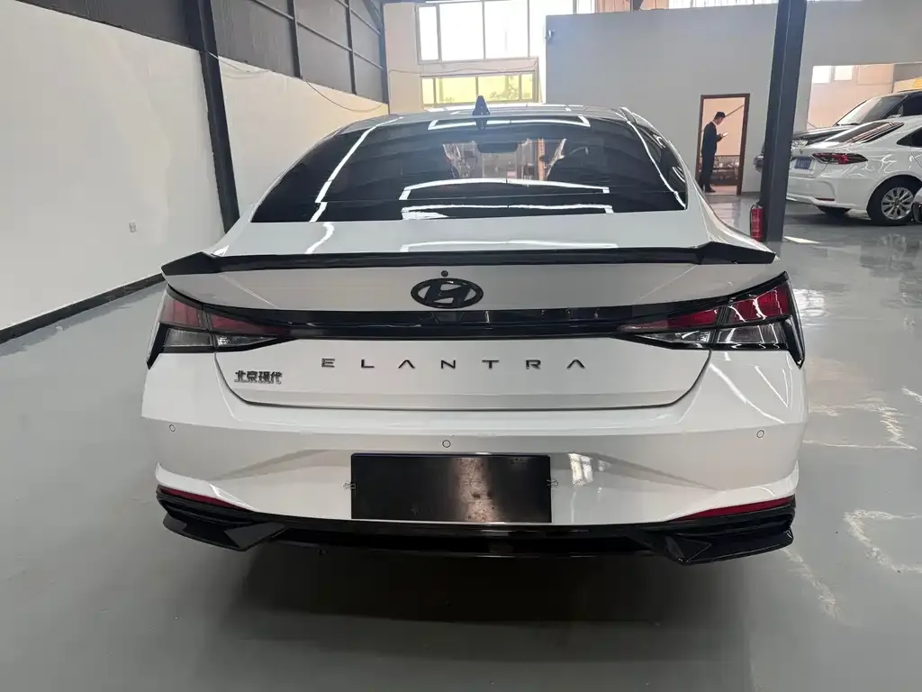 Hyundai Elantra — фото 7