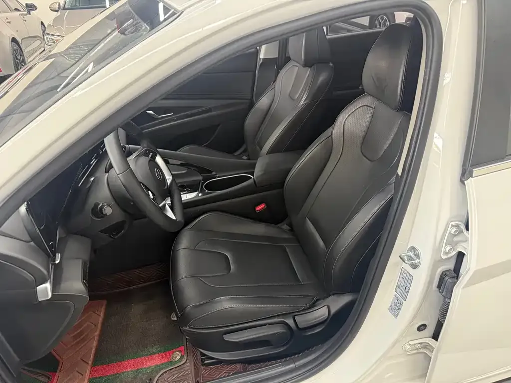Hyundai Elantra — фото 10