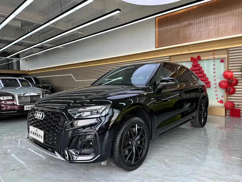 Audi Q5L Sportback — фото 1