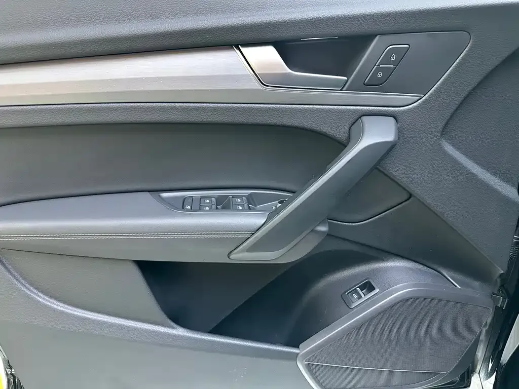 Audi Q5L Sportback — фото 9