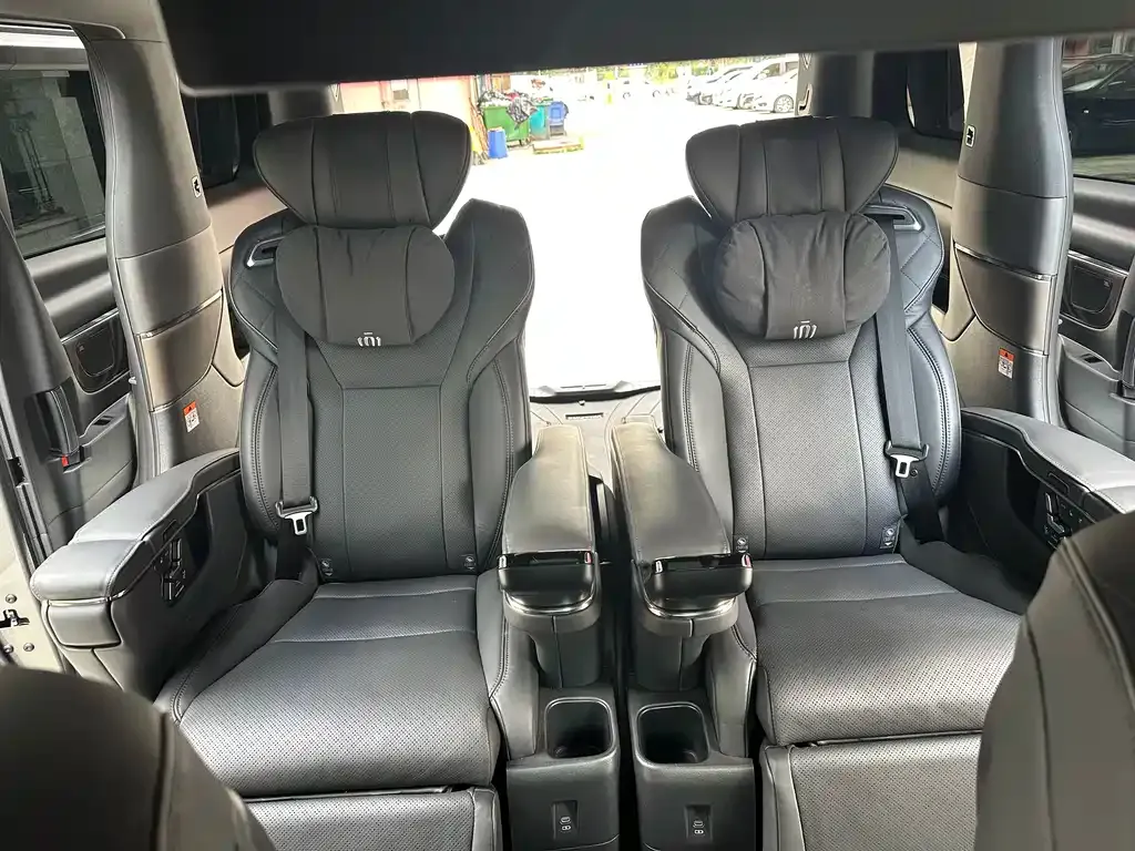Toyota Vellfire — фото 10