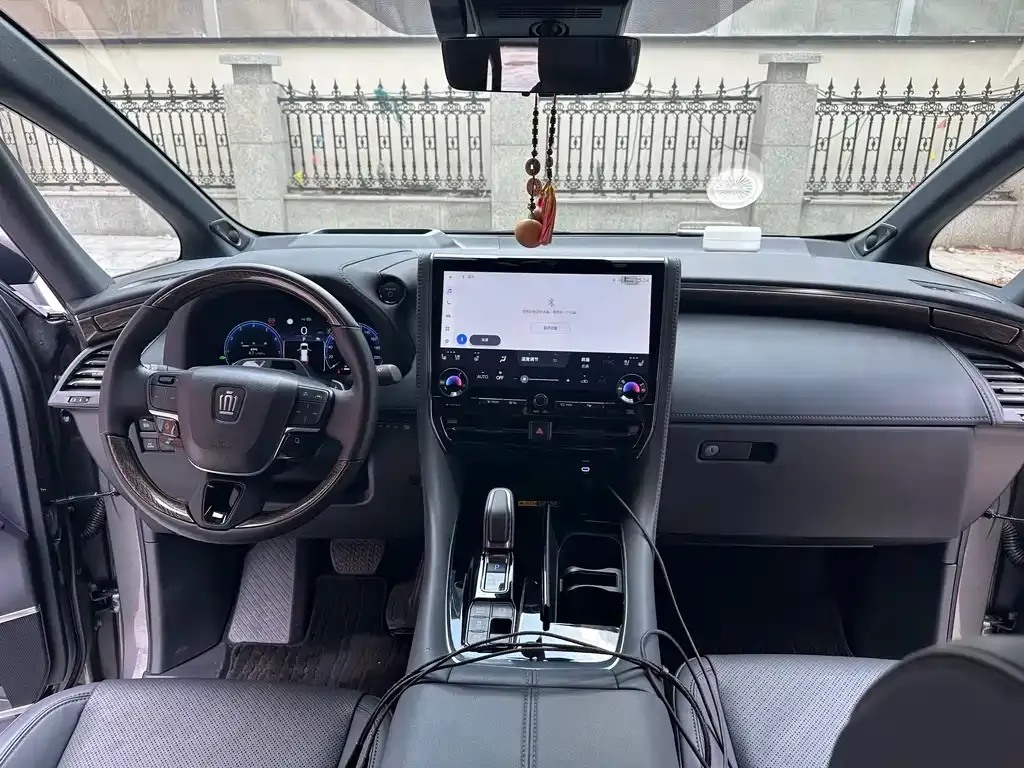 Toyota Vellfire — фото 8
