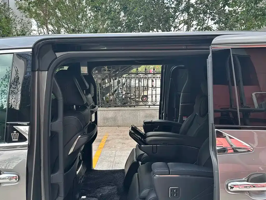 Toyota Vellfire — фото 5