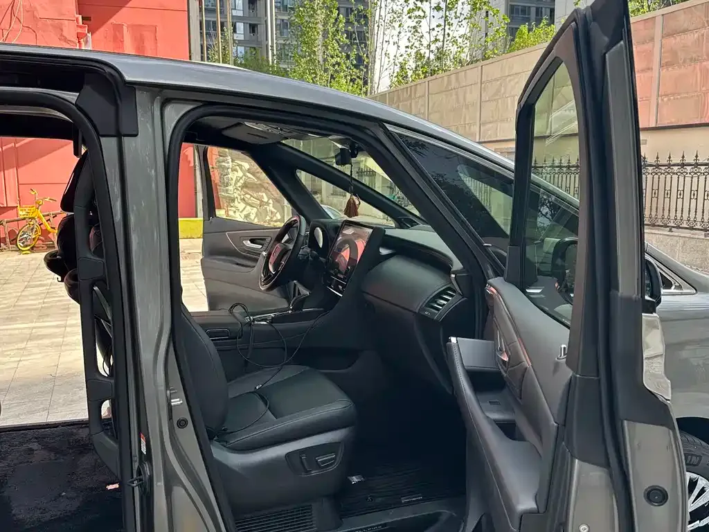 Toyota Vellfire — фото 9