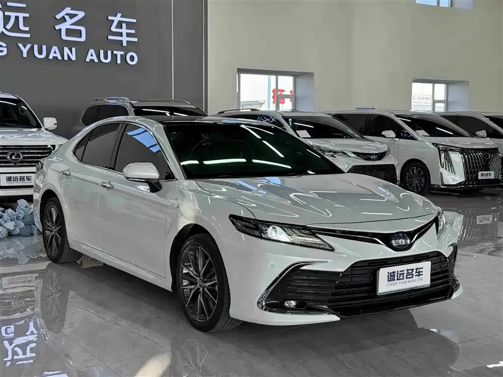 Toyota Camry — фото 4