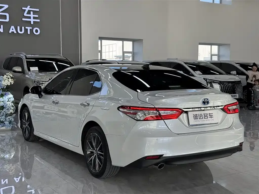 Toyota Camry — фото 3
