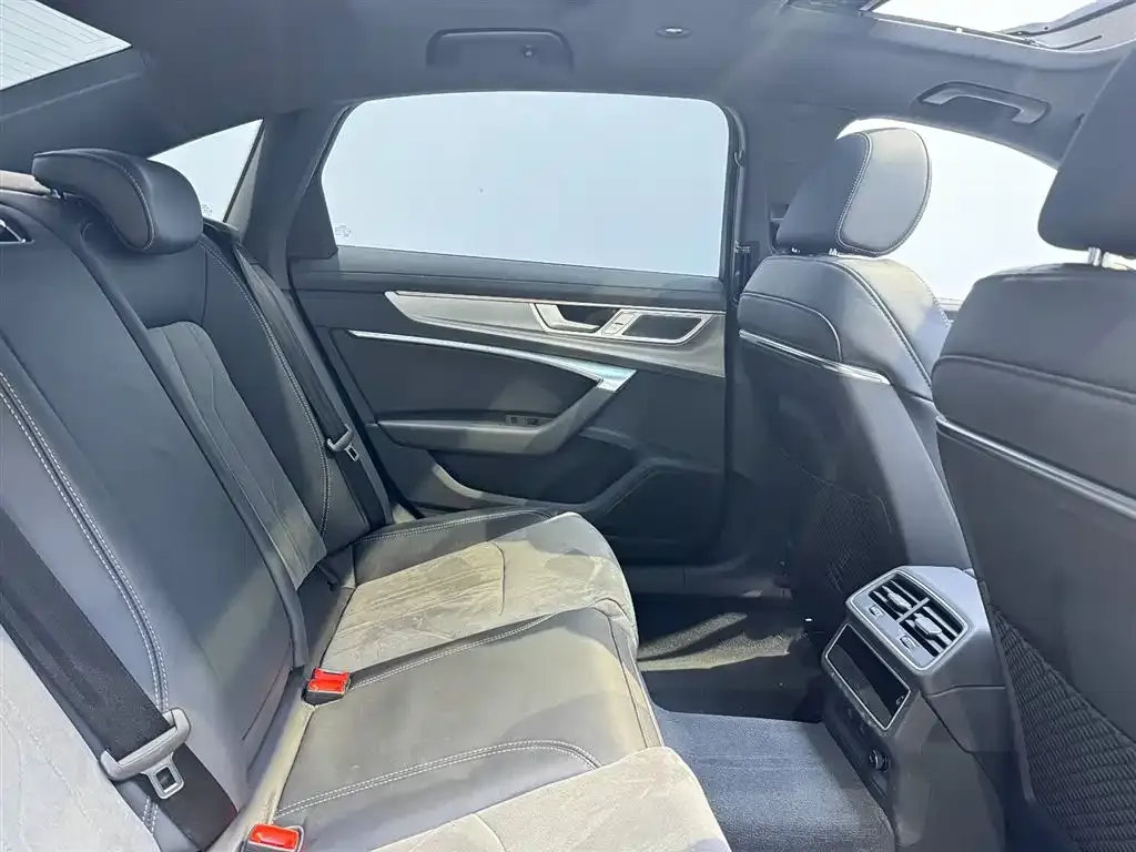 Audi A6L 2024 из CN, фото 7