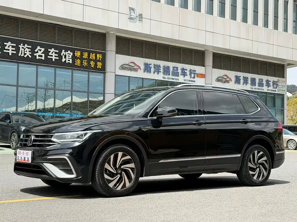Volkswagen Tiguan L — фото 1