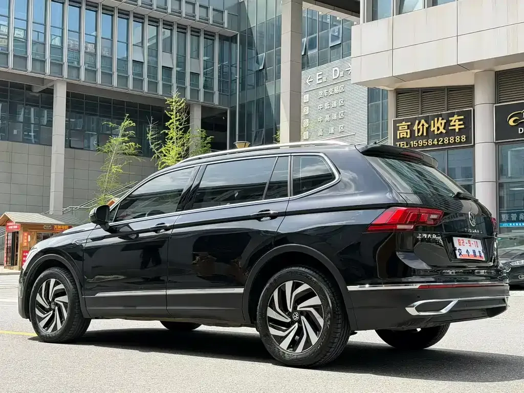 Volkswagen Tiguan L — фото 9
