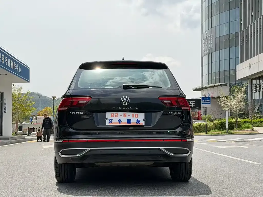 Volkswagen Tiguan L — фото 3