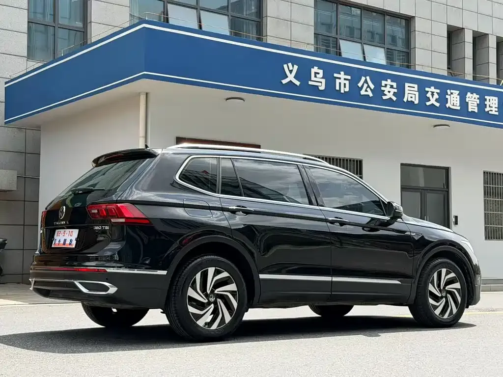 Volkswagen Tiguan L — фото 5