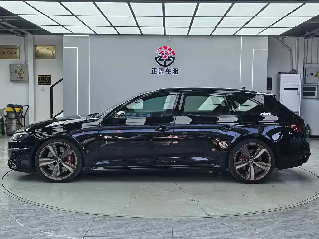 Audi RS 4 2022 из CN, фото 8