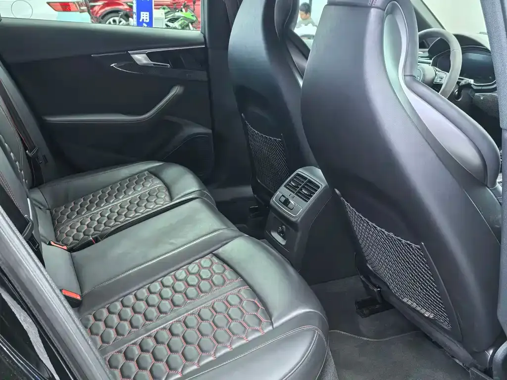 Audi RS 4 2022 из CN, фото 2