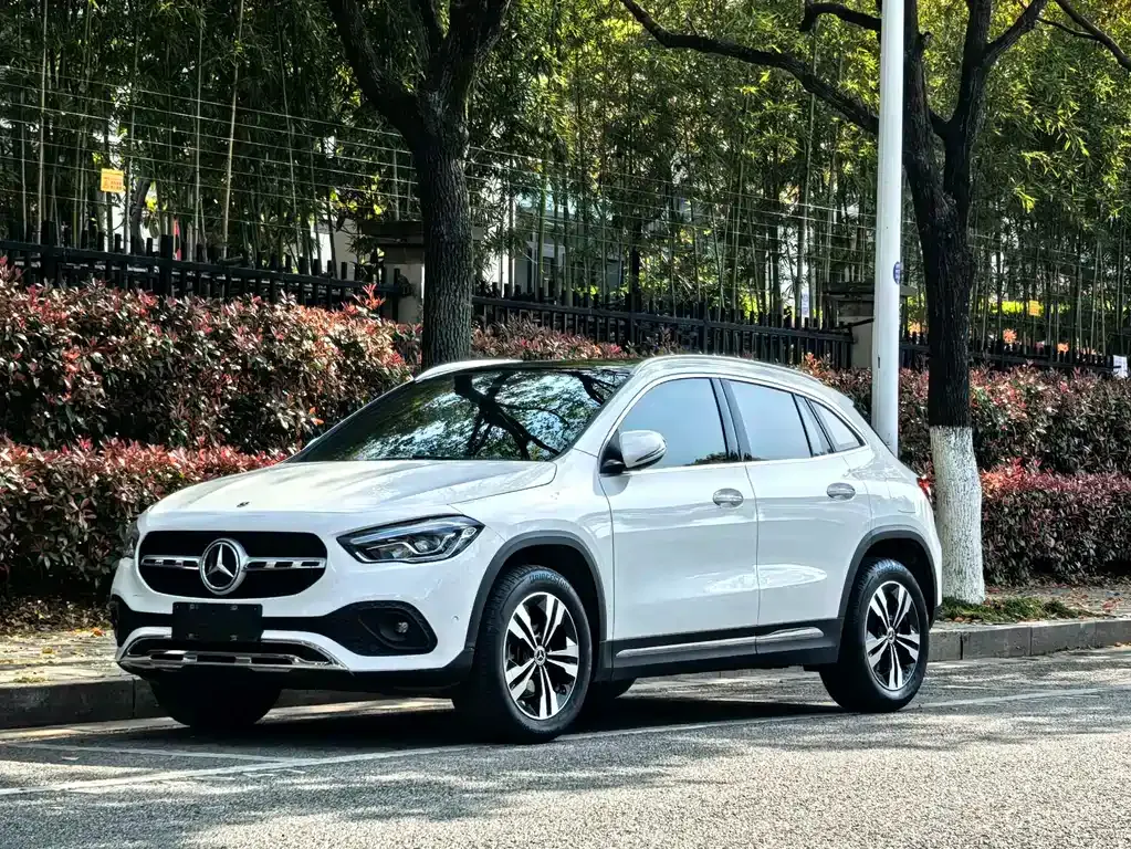 Mercedes-Benz GLA — фото 1