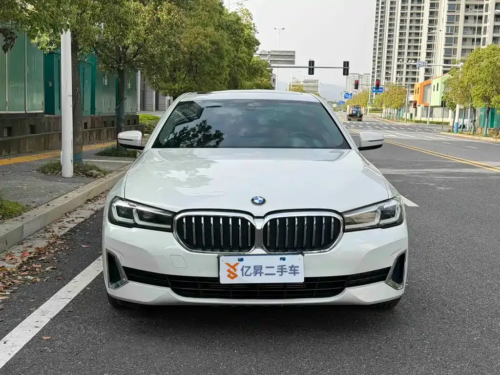 BMW 5 Series — фото 6