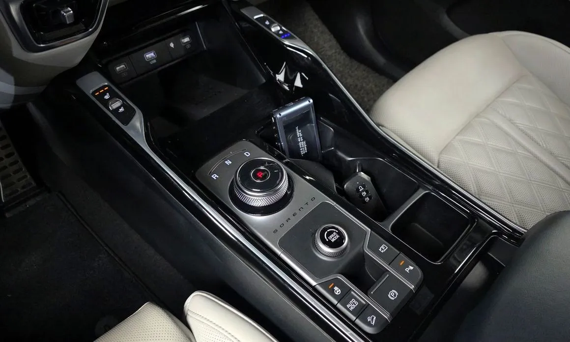 Kia Sorento — фото 9