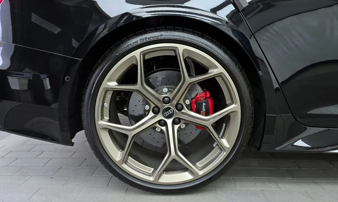Audi RS6 2025 из KR, фото 10