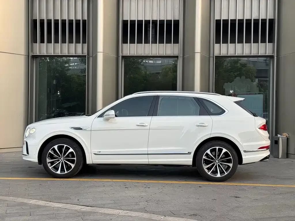 Bentley Bentayga 2021 из CN, фото 7