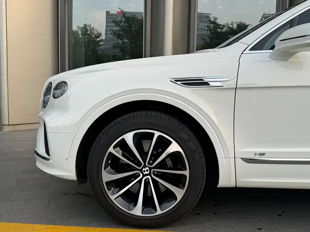 Bentley Bentayga 2021 из CN, фото 3