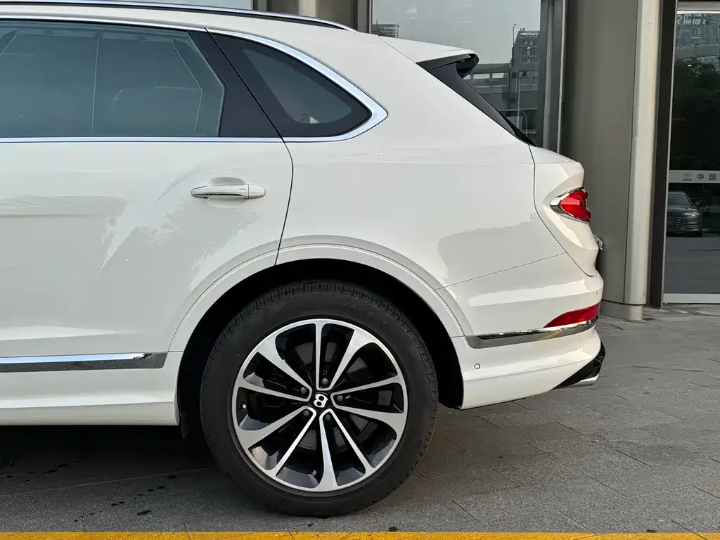 Bentley Bentayga 2021 из CN, фото 4