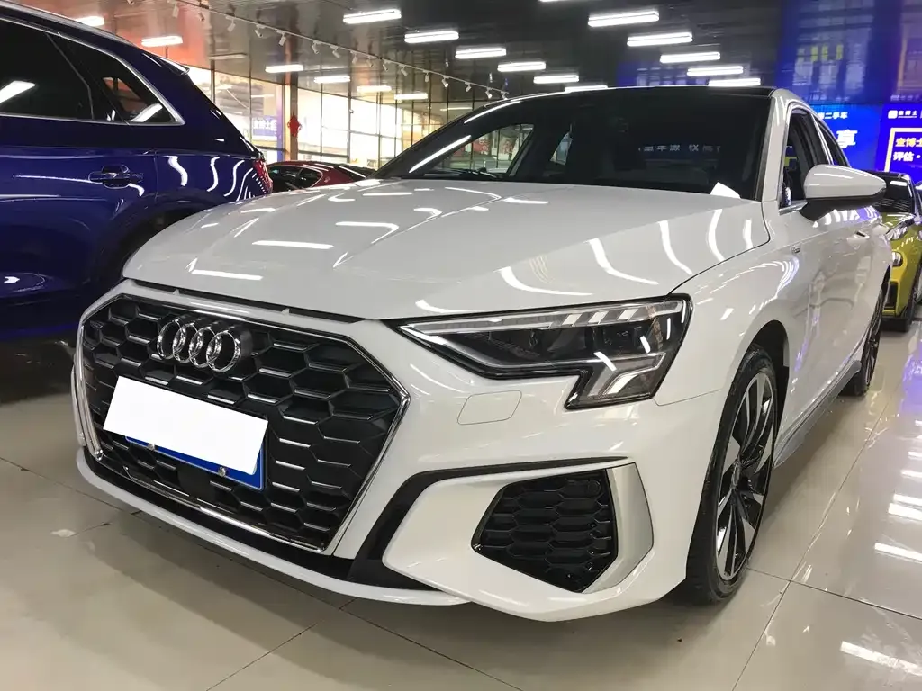 Audi A3 — фото 1