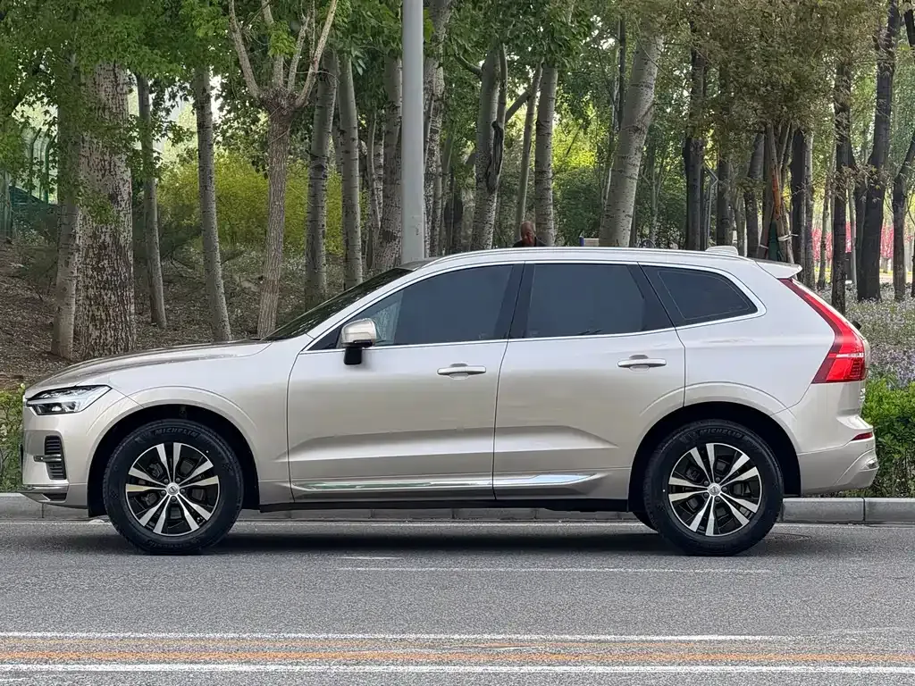 Volvo XC60 — фото 8