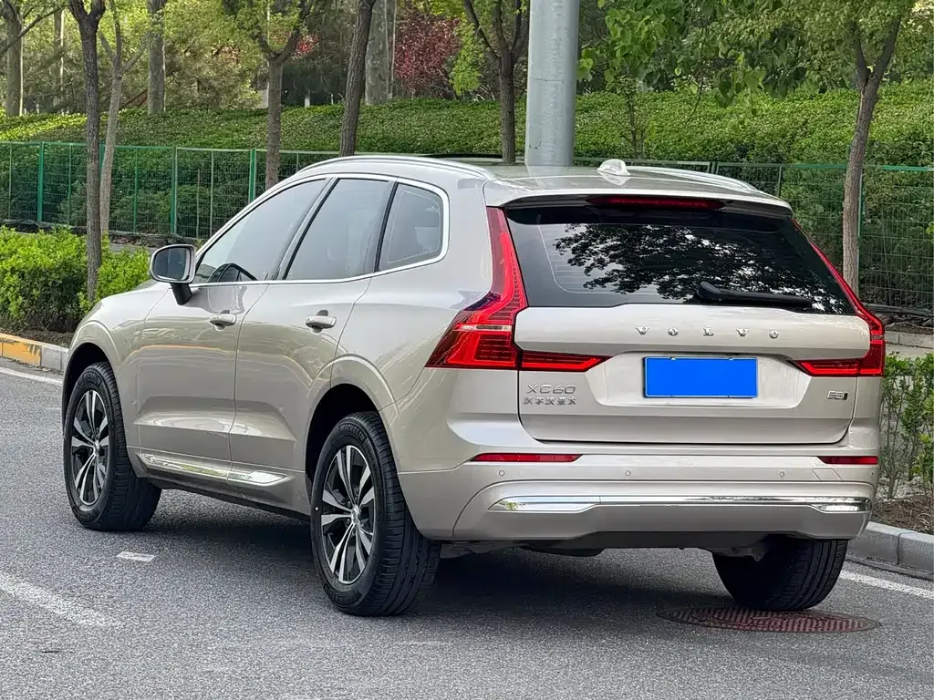 Volvo XC60 — фото 4