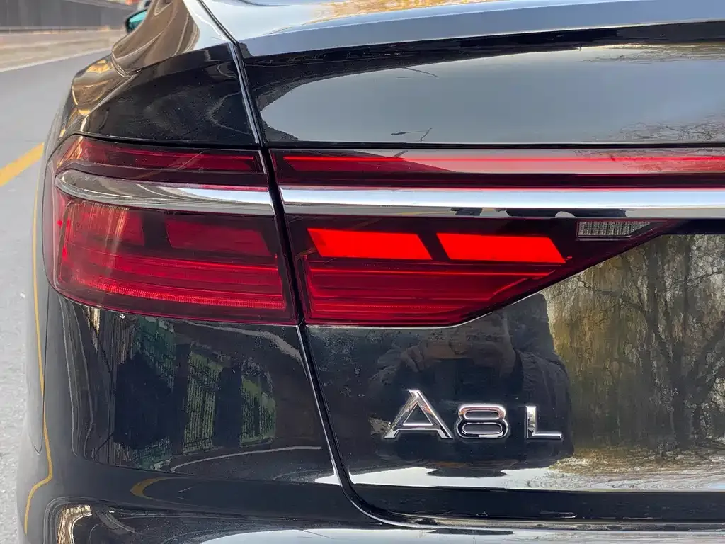 Audi A8 — фото 4