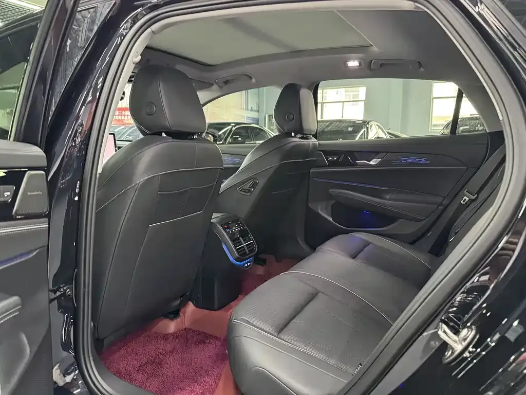 Volkswagen Passat — фото 5