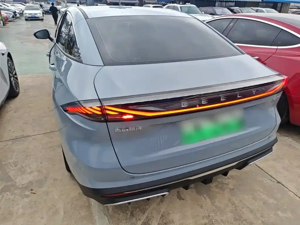 Geely Galaxy L6 — фото 10