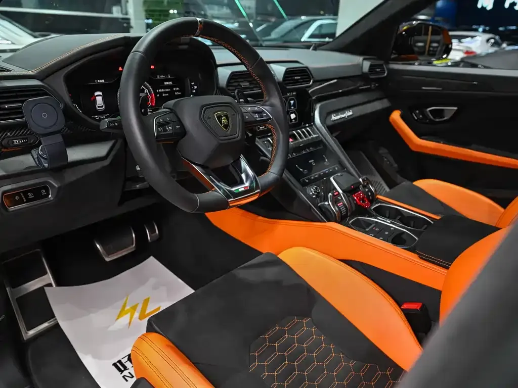 Lamborghini Urus — фото 6