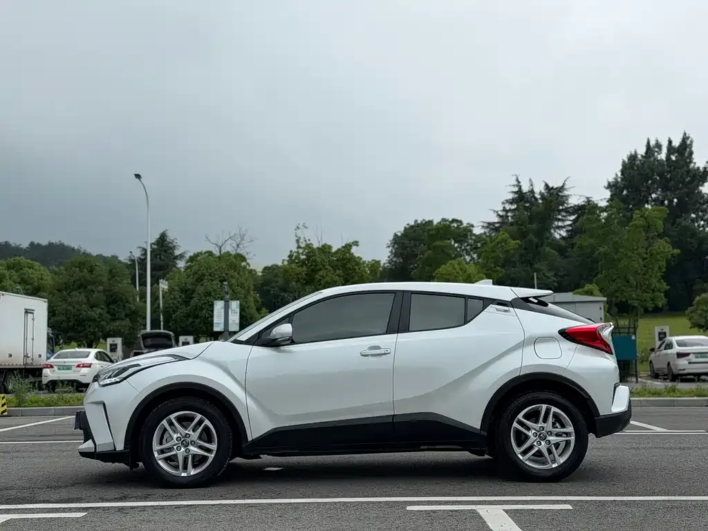 Toyota C-HR 2023 из CN, фото 2