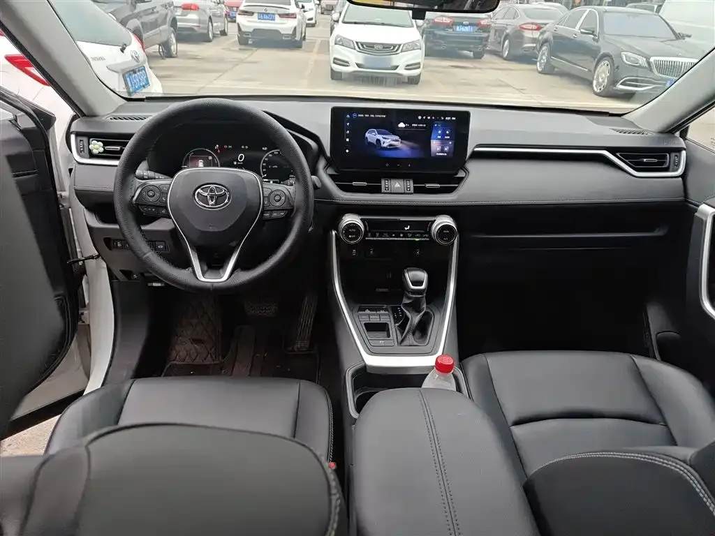 Toyota RAV4 — фото 9