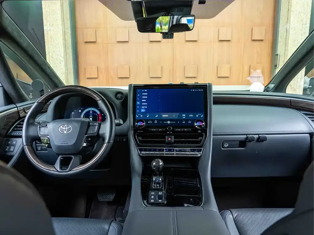 Toyota Vellfire — фото 8