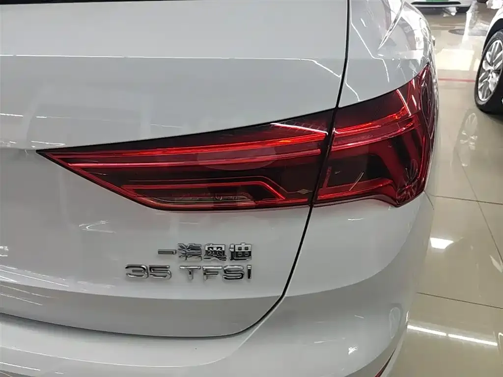 Audi Q3 2021 из CN, фото 2