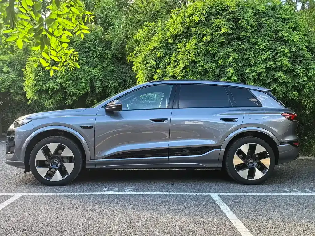 Audi Q6L e-tron — фото 9