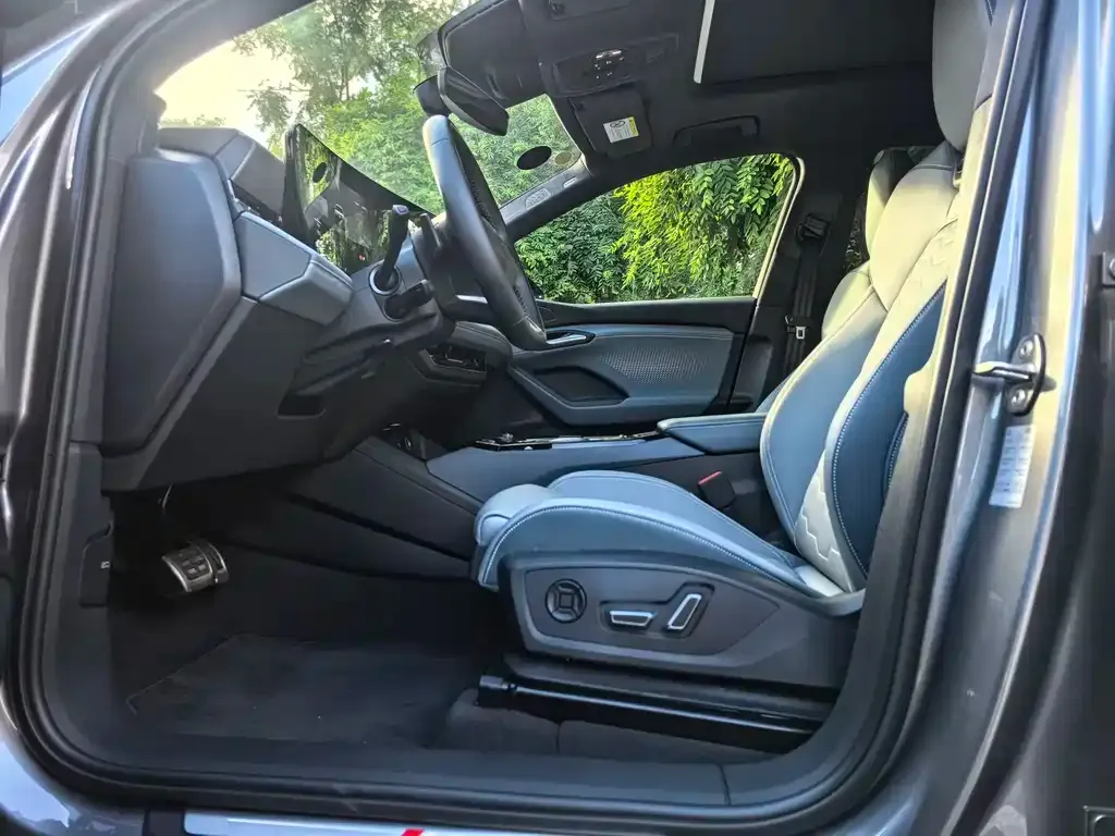 Audi Q6L e-tron — фото 3