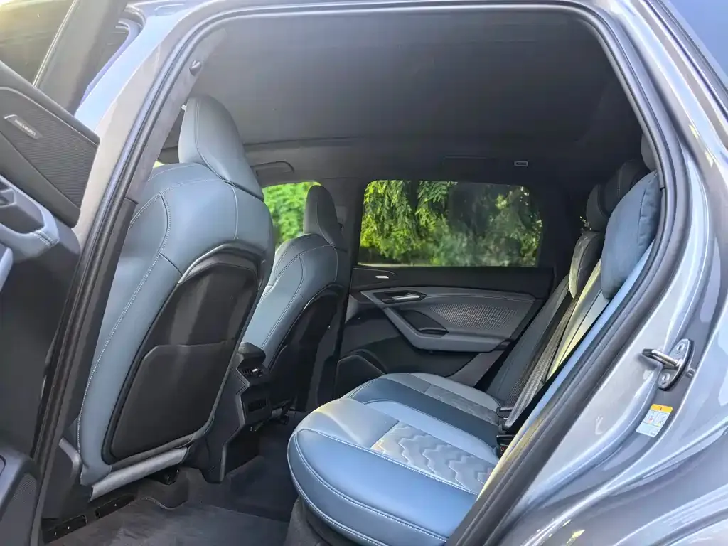 Audi Q6L e-tron — фото 2