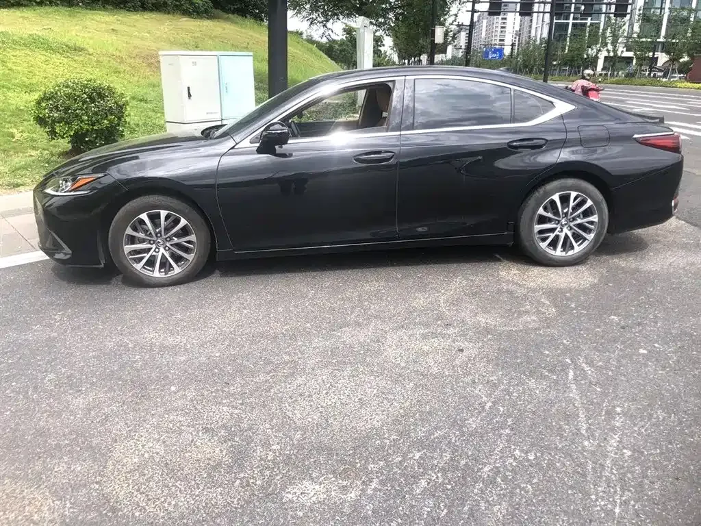 Lexus ES — фото 10