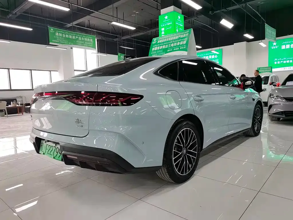 BYD Qin L — фото 10